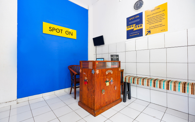 SPOT ON 1942 Asia Residence
