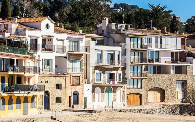 Pineda in Llafranc With 4 Bedrooms and 2 Bathrooms