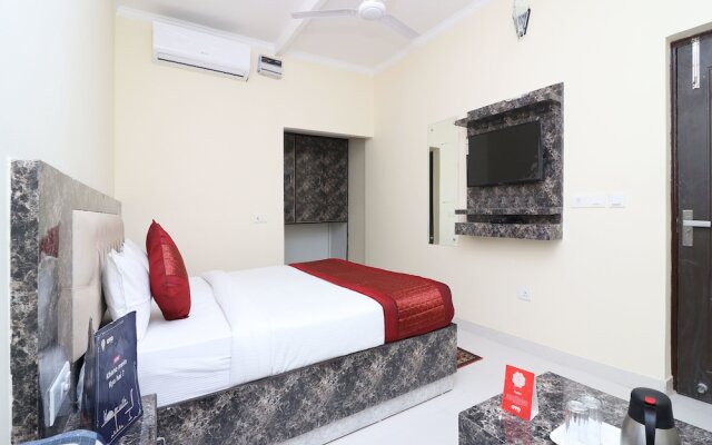 OYO 13658 Hotel Tanish Palace