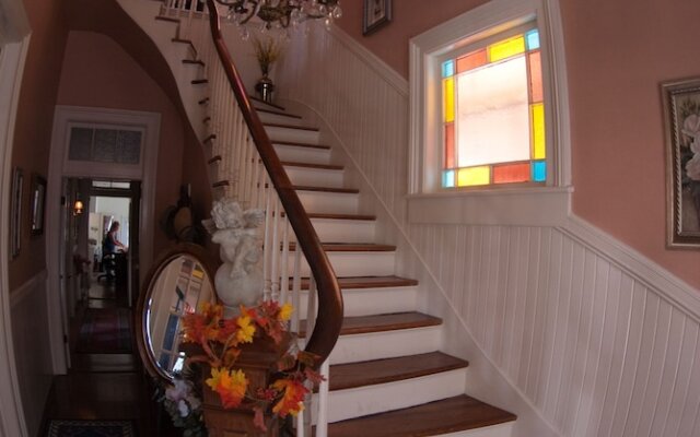 Roussell's Garden Bed & Breakfast