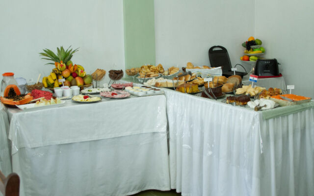 Eduardo Hotel