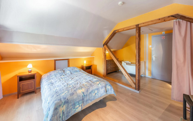 Pretty House in the Ardennes With Swimming Pool & Games Room