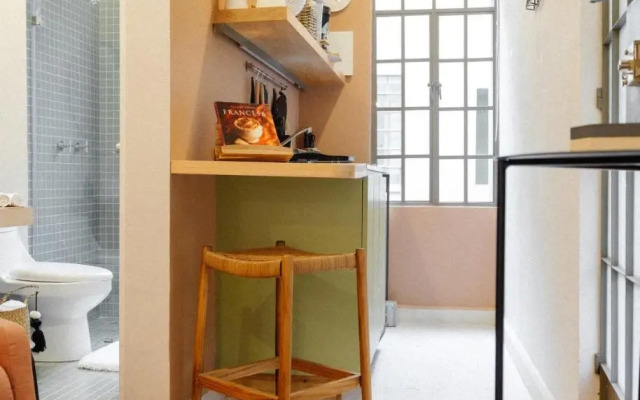 Mr. W Kin Pech - 1 Amazing 2BR, Designer's Choice