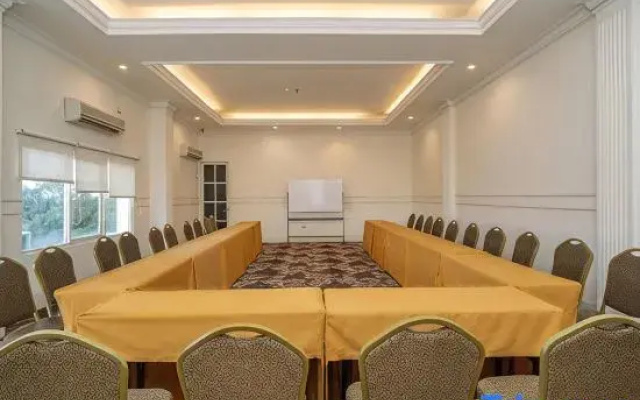 Sutomo Hotel Losari Makassar By LIFE