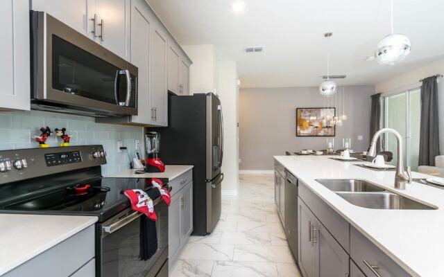 Cool & Modern 4 Ved Storey Lake Pool Home 4911wind