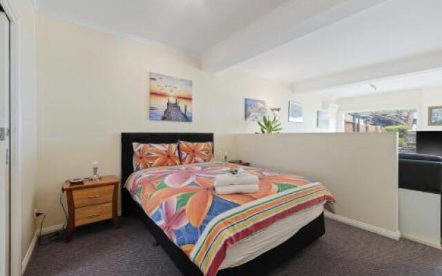 Black Dolphin Waterfront Apartment