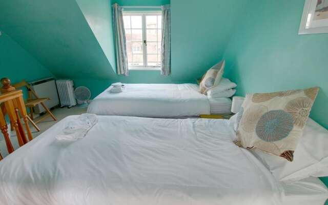 Lovely Apartment in Cranbrook With Serene View