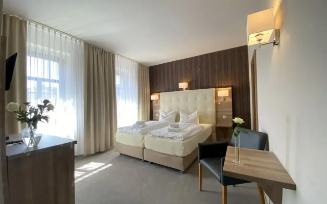 Zur Altstadt - Am Fuße der Osterburg - Gaststätte, Pension, FEWO