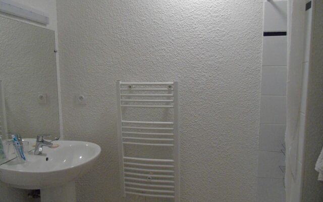 Lou Services Apartment I23 LSI 001