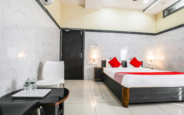 OYO Flagship 9352 Hotel SRC Grand