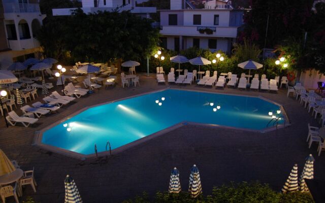 Kassandra Family Aparthotel & SPA
