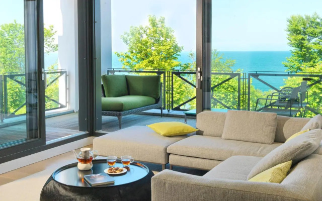 Waterview Cloud - a16737