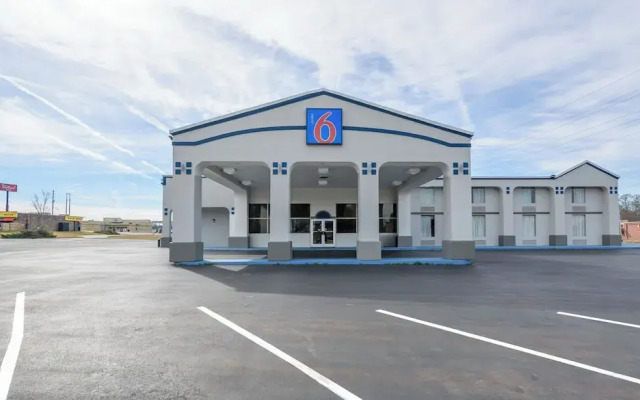 Super 8 Motel - Forsyth