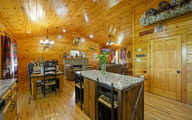 A Wolf's Den Gatlinburg