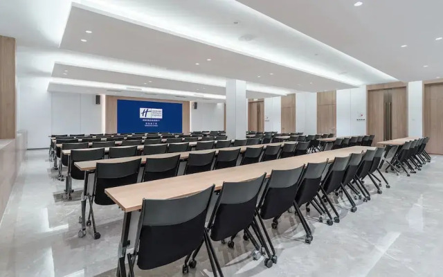 Holiday Inn Express Qingdao Shibei by IHG