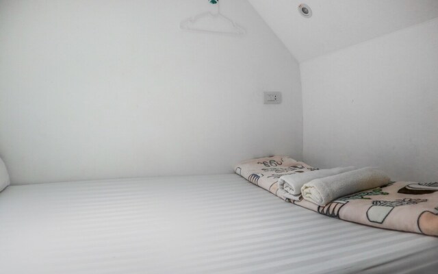 Sleep Box Hostel Suratthani