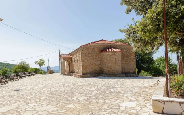 Secluded Holiday Home in Kalavrouza With Mountain Views,bbq