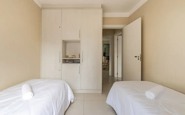 Sea View apt 130m From the Beach in BC Erg605