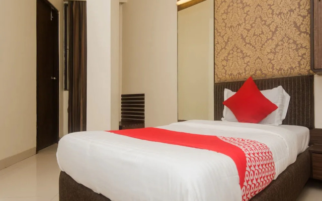 OYO 4173 Dolphin Club