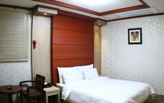 Metropol Tourist Hotel