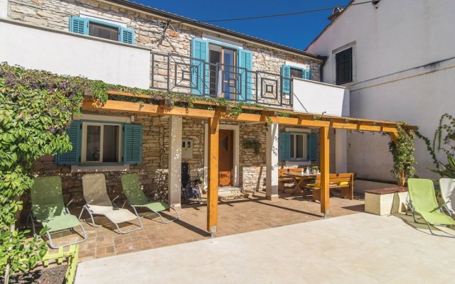 Charming stone house on a walking distance from the beach