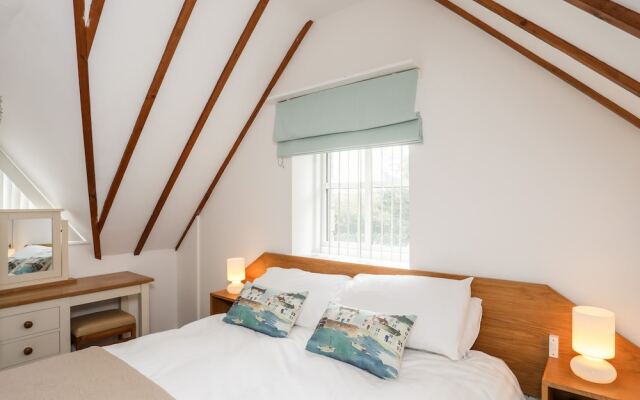 Tyn Towyn - Ty Glas Golau