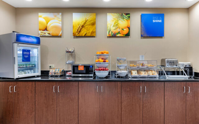 Quality Inn & Suites near Lake Eufaula