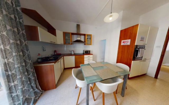St Julians - Balluta Bay large 3 bedroom apartment