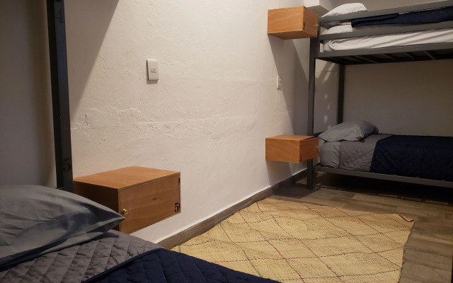 Real 114 Hostal - Hostel