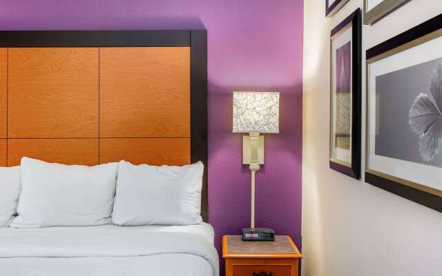 La Quinta Inn & Suites by Wyndham Raleigh Durham Intl AP