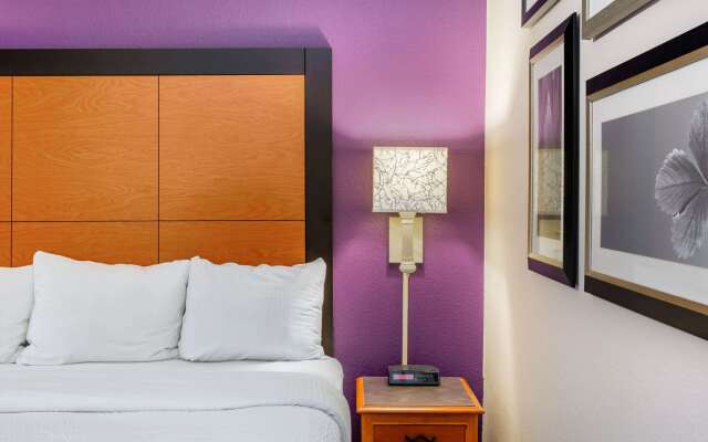 La Quinta Inn & Suites by Wyndham Raleigh Durham Intl AP