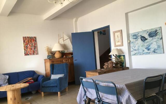 Face A La Mer , L Artiste