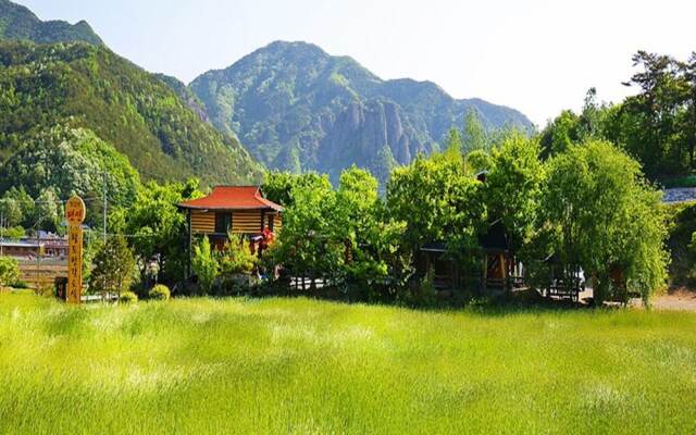 Cheongsong Hwangto Bungalow Pension