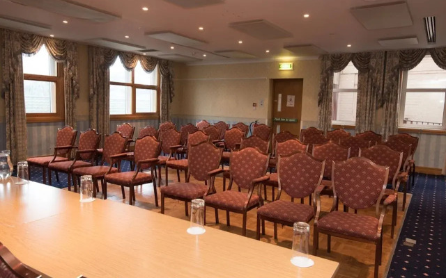 Elstead Hotel