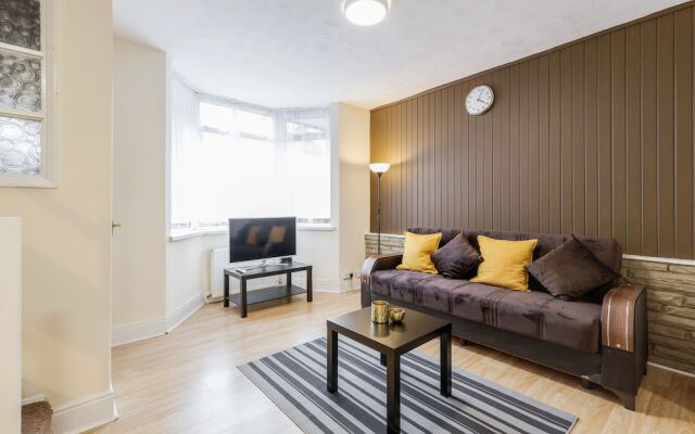 Beautiful 2-bed House in Quiet Cul-de-sac