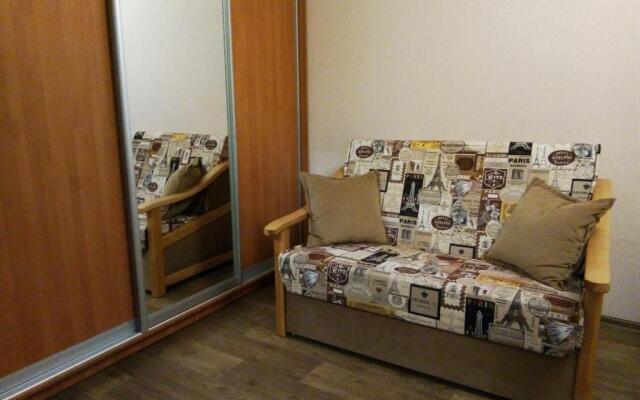 1к квартира у метро Героев труда(ТЦ Дафи, Ашан(Караван))