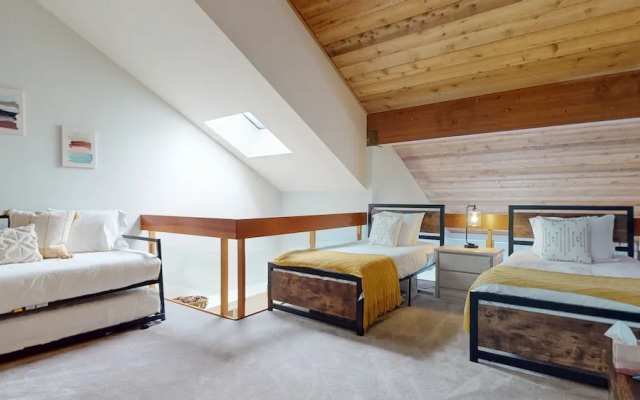 Snowcreek Iv #594 3 Bedroom Condo