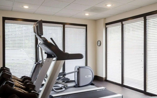Russell Inn & Suites