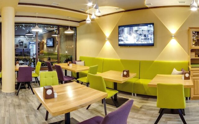 Whiteberry Hotel