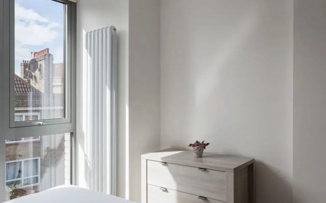 Modernist by the Cutty Sark