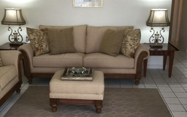 Charming 1-bed Apartment Near Port Lucaya