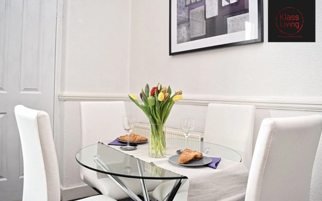 One Bedroom Apartment by Klass Living Serviced Accommodation Coatbridge - Whifflet Park Apartment With Wifi  and Parking