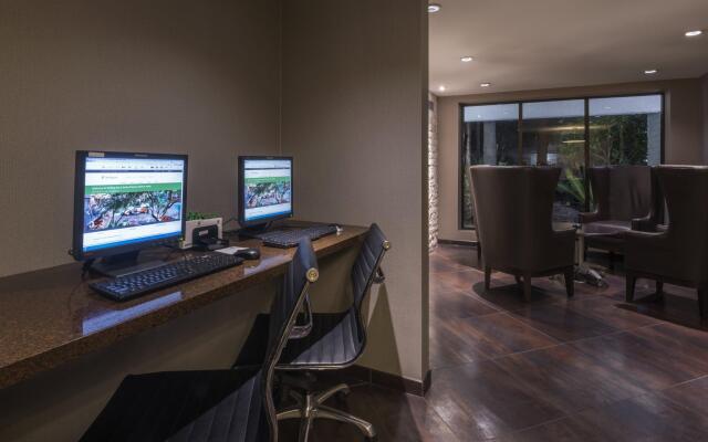 Holiday Inn & Suites Phoenix Airport North by IHG