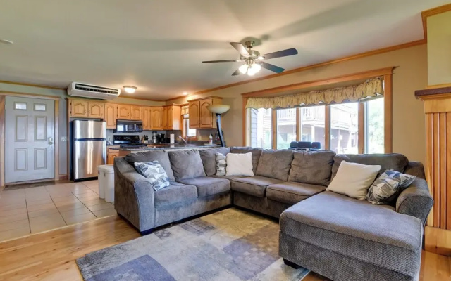 Pool Access: Waterfront Lake Memphremagog Condo!
