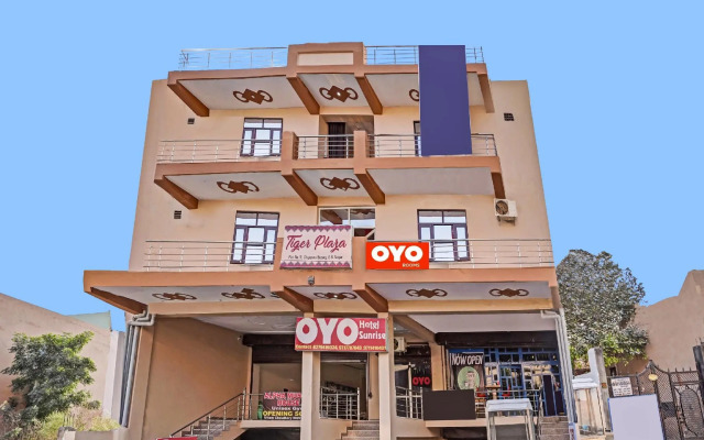 OYO Flagship 70395 Hotel Sunrise
