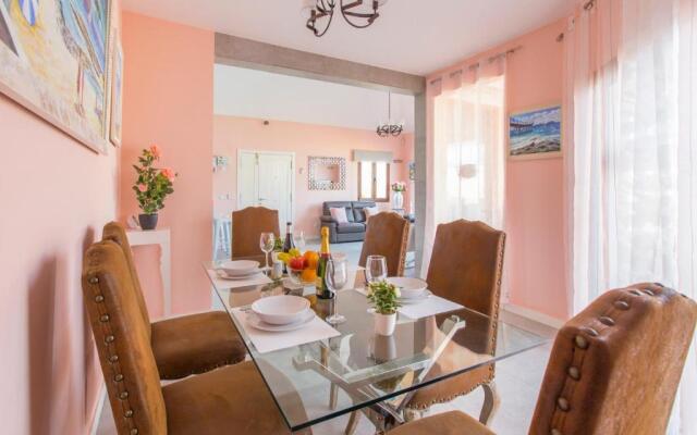 Villa Bella Lucia 3. Piscina Climatizada, WiFi, BBQ.