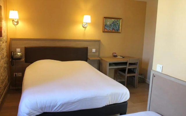 Logis Hotels  Auberge De La Tour   Hôtel Et Restaurant