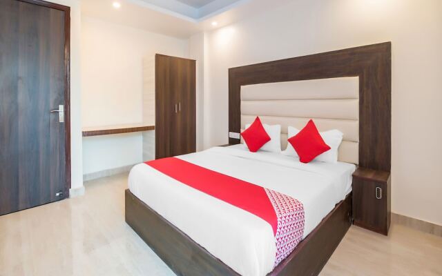 OYO 17020 Hotel Raj Palace