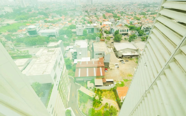 Strategic Location 2Br Gallery West Apartment