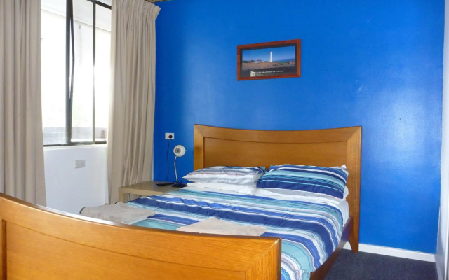 Adelaide Travellers Inn - Hostel